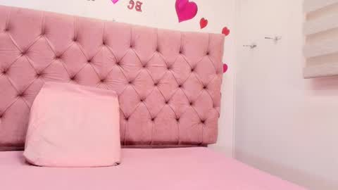 Snapshot of sharlott_kiss chatting on March 8, 2025, 11:58 am Sharlott online show from March 8, 2025, 11:58 am