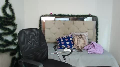 Sara online show from December 18, 2024, 9:18 pm