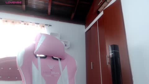 sharlotte  online show from November 20, 2025, 3:23 pm