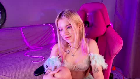 Lola online show from January 13, 2025, 9:31 pm