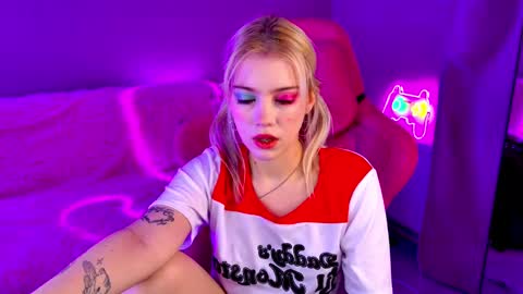 Lola online show from February 28, 2025, 11:45 pm