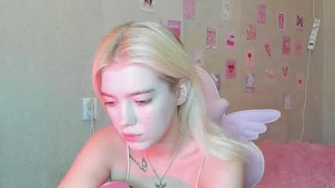 Lola online show from September 14, 2025, 6:29 pm