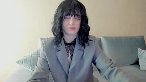 Sue online show from December 18, 2025, 6:14 pm