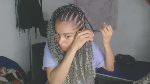 Shayna online show from April 8, 2026, 10:48 am