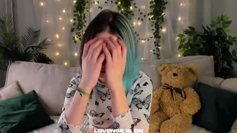 Anika online show from October 3, 2025, 12:02 pm