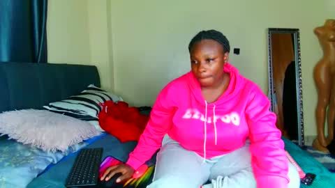 shee13 online show from December 14, 2025, 9:08 pm