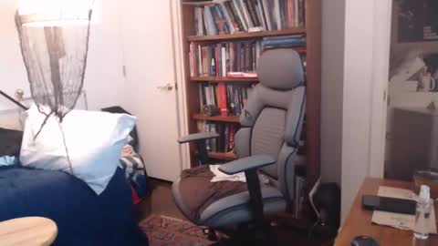 sheepishlion online show from October 21, 2025, 2:56 am