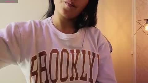 Snapshot of sheilly_brown chatting on June 25, 2026, 7:40 pm sheilly_brown online show from June 25, 2026, 7:40 pm