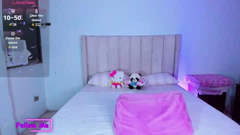 Danna   online show from November 11, 2025, 2:33 am