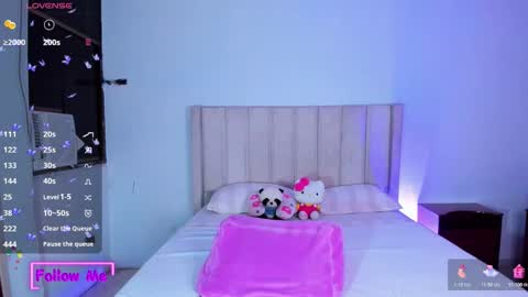 Danna   online show from November 19, 2025, 2:44 am