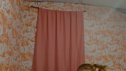 Erika online show from November 11, 2025, 10:43 pm