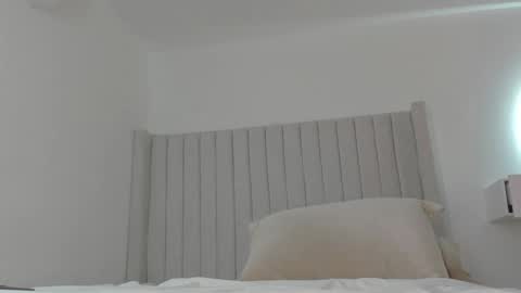 shelynna_azzul online show from January 12, 2025, 7:31 pm