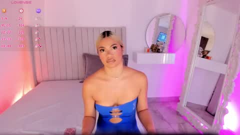shelynna_azzul online show from May 17, 2026, 11:17 am