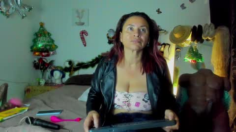 Snapshot of sherahade chatting on December 23, 2024, 10:10 am shera hade online show from December 23, 2024, 10:10 am