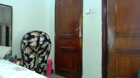 Sherry l online show from February 17, 2025, 9:56 am