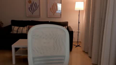 Snapshot of shesleepsnaked chatting on December 6, 2024, 8:07 pm shesleepsnaked online show from December 6, 2024, 8:07 pm