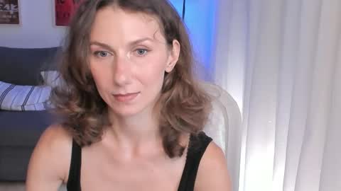 shesleepsnaked online show from October 17, 2025, 4:53 pm