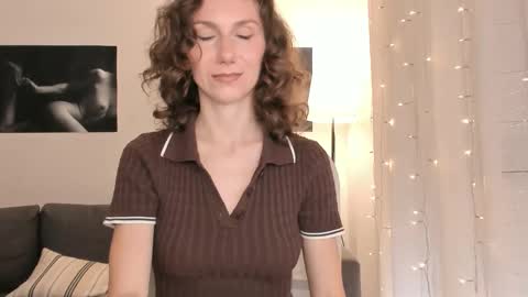 shesleepsnaked online show from April 14, 2026, 4:35 pm