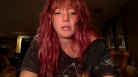 Snapshot of shh_itsmoon chatting on September 29, 2025, 5:23 am shh_itsmoon online show from September 29, 2025, 5:23 am