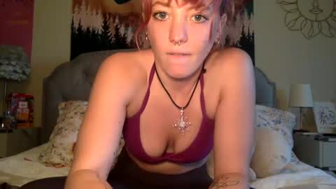 Snapshot of shh_itsmoon chatting on September 30, 2025, 9:09 pm shh_itsmoon online show from September 30, 2025, 9:09 pm