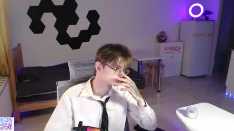 shiromy_ online show from November 21, 2025, 10:30 pm