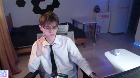 shiromy_ online show from November 23, 2025, 7:24 pm