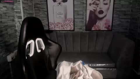 shizuko_b online show from September 30, 2025, 3:11 am