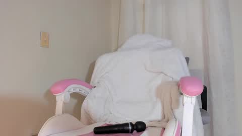  kendal  online show from February 20, 2025, 6:02 pm