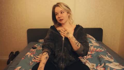 Snapshot of shondazachary chatting on October 17, 2025, 7:44 am shonda online show from October 17, 2025, 7:44 am