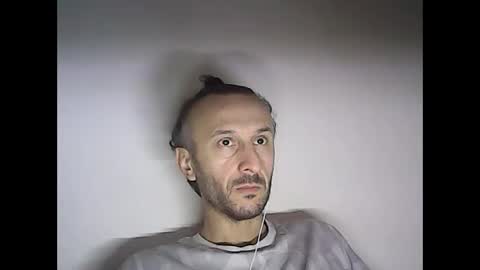 Snapshot of shooter_coool chatting on February 14, 2025, 1:40 pm shooter_coool online show from February 14, 2025, 1:40 pm