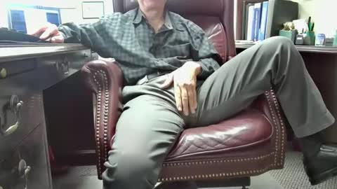 nikolas send dm for an appointment online show from November 14, 2025, 1:21 pm