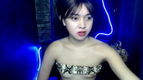 shopa_xiana online show from October 5, 2025, 11:35 pm