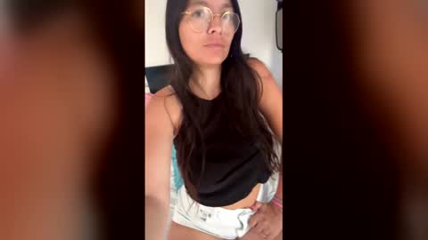 Snapshot of shopiagarcia_ chatting on December 15, 2025, 3:05 pm lamai online show from December 15, 2025, 3:05 pm