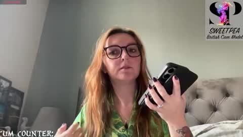 Snapshot of short_sweetpea chatting on October 13, 2025, 9:20 am short sweetpea online show from October 13, 2025, 9:20 am