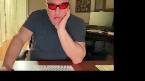 Chicago Guy online show from April 18, 2026, 3:43 am