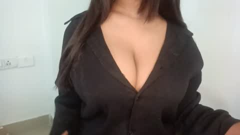Snapshot of shreya_07 chatting on June 18, 2026, 2:01 am shreya_07 online show from June 18, 2026, 2:01 am