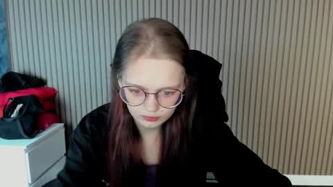 shy_elina01 online show from October 7, 2025, 10:34 am