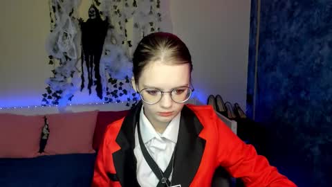 shy_elina01 online show from October 31, 2025, 10:49 am