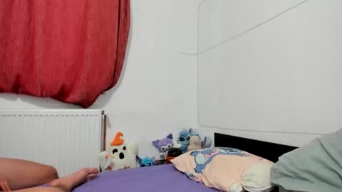 Snapshot of shy_in_bed chatting on October 27, 2025, 3:16 pm shy_in_bed online show from October 27, 2025, 3:16 pm