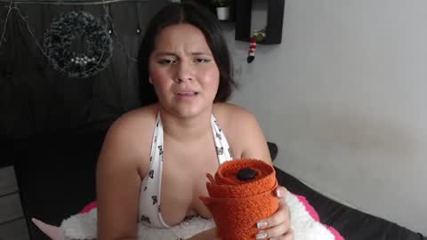 Snapshot of shy_latingirl2 chatting on December 15, 2024, 7:21 pm Ana online show from December 15, 2024, 7:21 pm