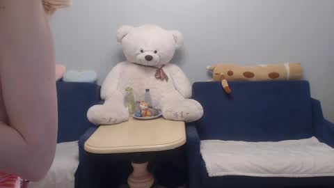Snapshot of shy_moony chatting on May 22, 2026, 8:36 pm just Alex online show from May 22, 2026, 8:36 pm