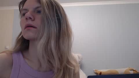 Snapshot of shy_moony chatting on June 4, 2026, 6:14 pm just Alex online show from June 4, 2026, 6:14 pm