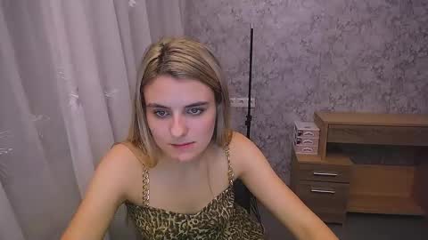 shy_sabrina_ online show from January 2, 2025, 7:40 pm