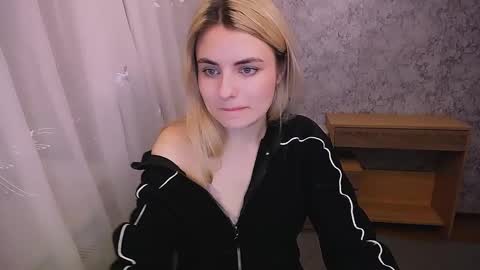shy_sabrina_ online show from January 27, 2025, 8:51 am