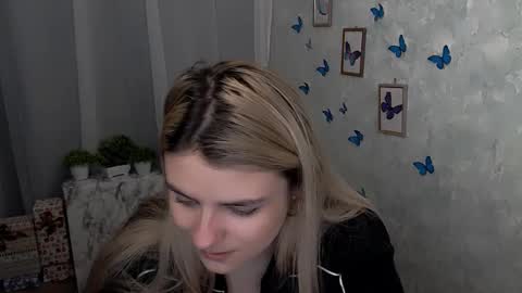 shy_sabrina_ online show from February 13, 2025, 7:45 am