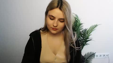 shy_sabrina_ online show from April 13, 2026, 9:15 am