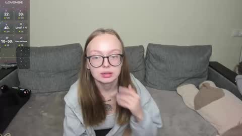 Snapshot of shy_suchka chatting on October 19, 2025, 8:31 pm Melissa online show from October 19, 2025, 8:31 pm