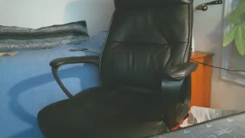 shyboyhugecum2020 online show from October 6, 2025, 1:14 am