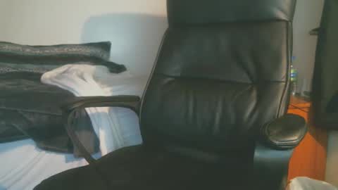 shyboyhugecum2020 online show from December 15, 2025, 4:28 am