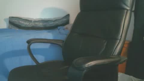 shyboyhugecum2020 online show from April 7, 2026, 3:18 am